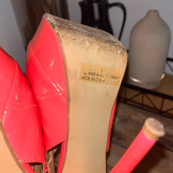 Hot pink heels - Picture 3 of 6